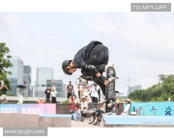 深圳滑板队的节奏与文化探秘：滑板运动在城市中的深度融合与发展