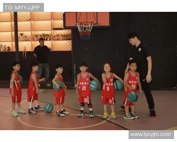 如何有效引导三岁男孩学习打篮球的技巧与方法